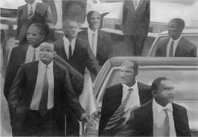 Guardaespaldas, 1996  Óleo 100 x 140 cm 